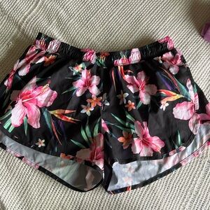 Women’s Old Navy active shorts with lining size small